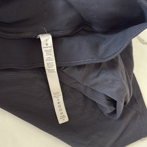 Lululemon Dance Studio Pants Black Color Womens size 2 Inseam 25” - Picture 10 of 13
